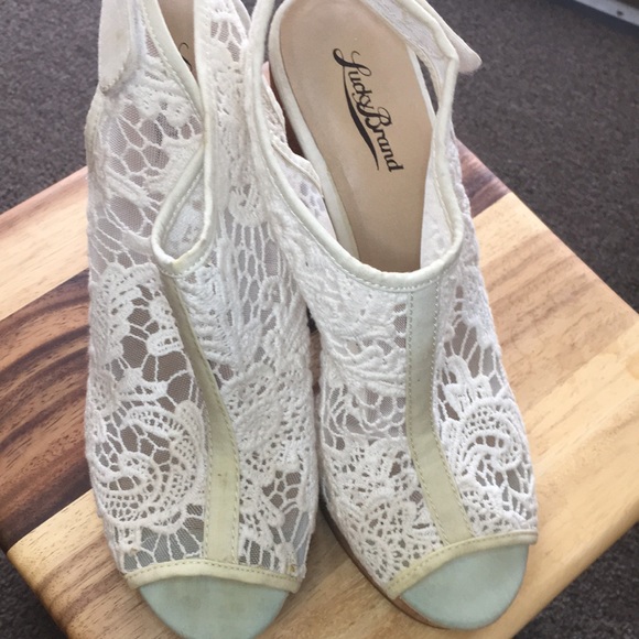 Ladies Lucky Brand lace wedge sandals - Picture 3 of 8
